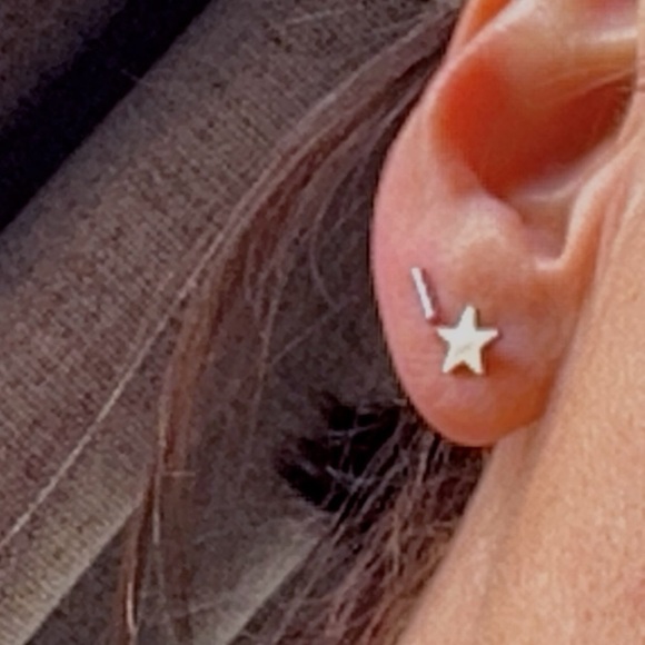 Titanium Bar Stud Earrings - Picture 4 of 9